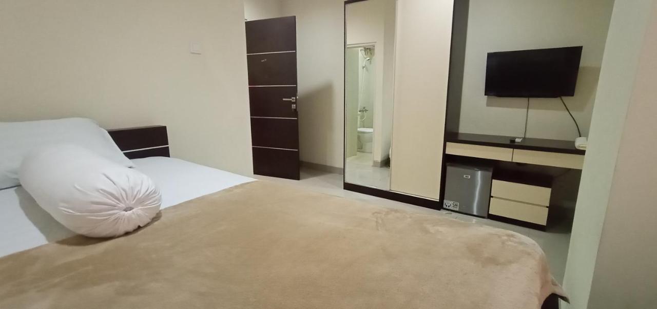 Hotel Giant Kost Tangerang Zewnętrze zdjęcie